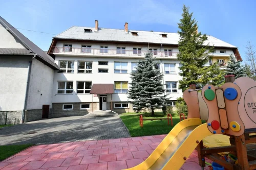 Szkoła Podstawowa im. Świętego Jana Pawła II w Chyżnem